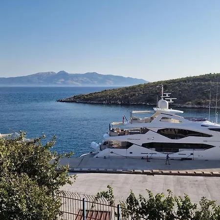 Marina *